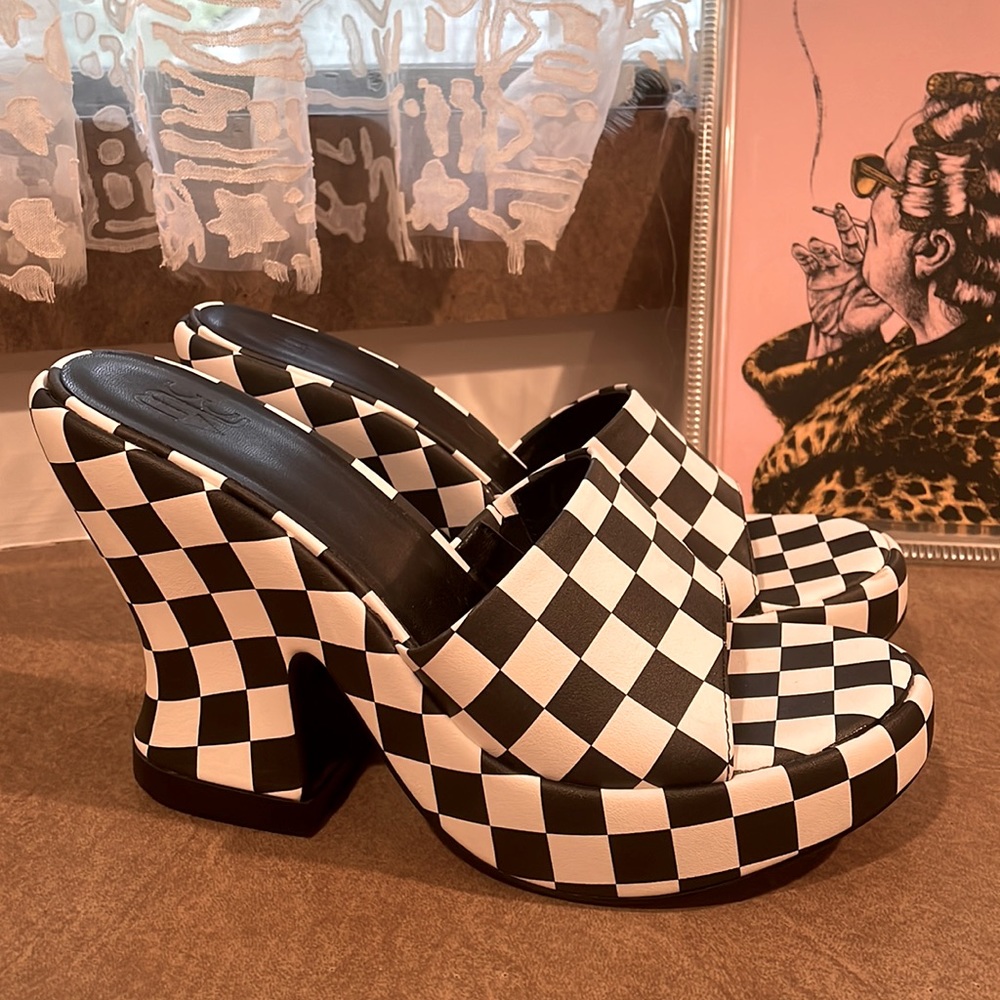 Checkered check me out heel!